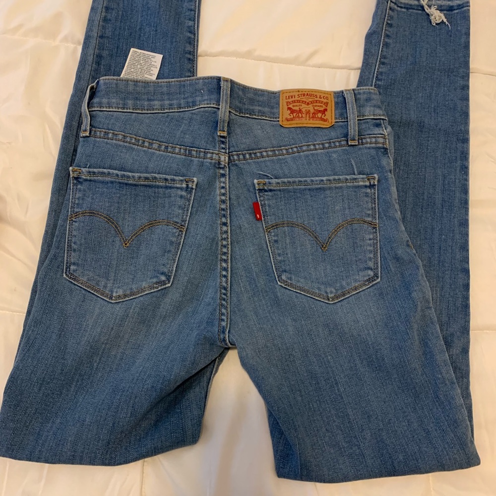 LEVIS 721 HIGH RISE JEANS (size 26)